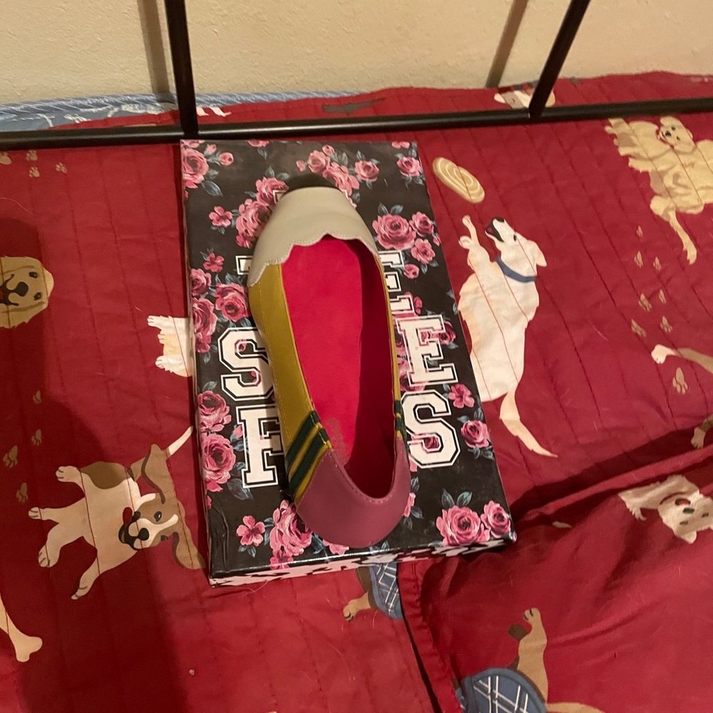 Shoes - Picture 3 of 4